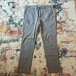 Straight Ultimate Built-In Flex Chino